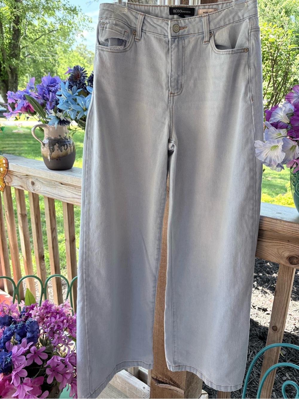 BCBG Baggy Wide Leg Mid-Rise Distressed Light Blue Denim Relaxed Jean 7/28